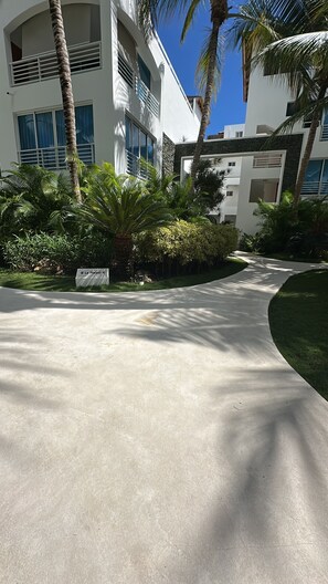 Property grounds - Minimalist and modern apartment meters away from the beach,  5 pools, garden. (San Rafael del Yuma)