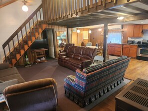 TV - 3-bedroom house in Waterville, PA on Heverly Rd with WiFi, AC, Sleeps 16 (Waterville)