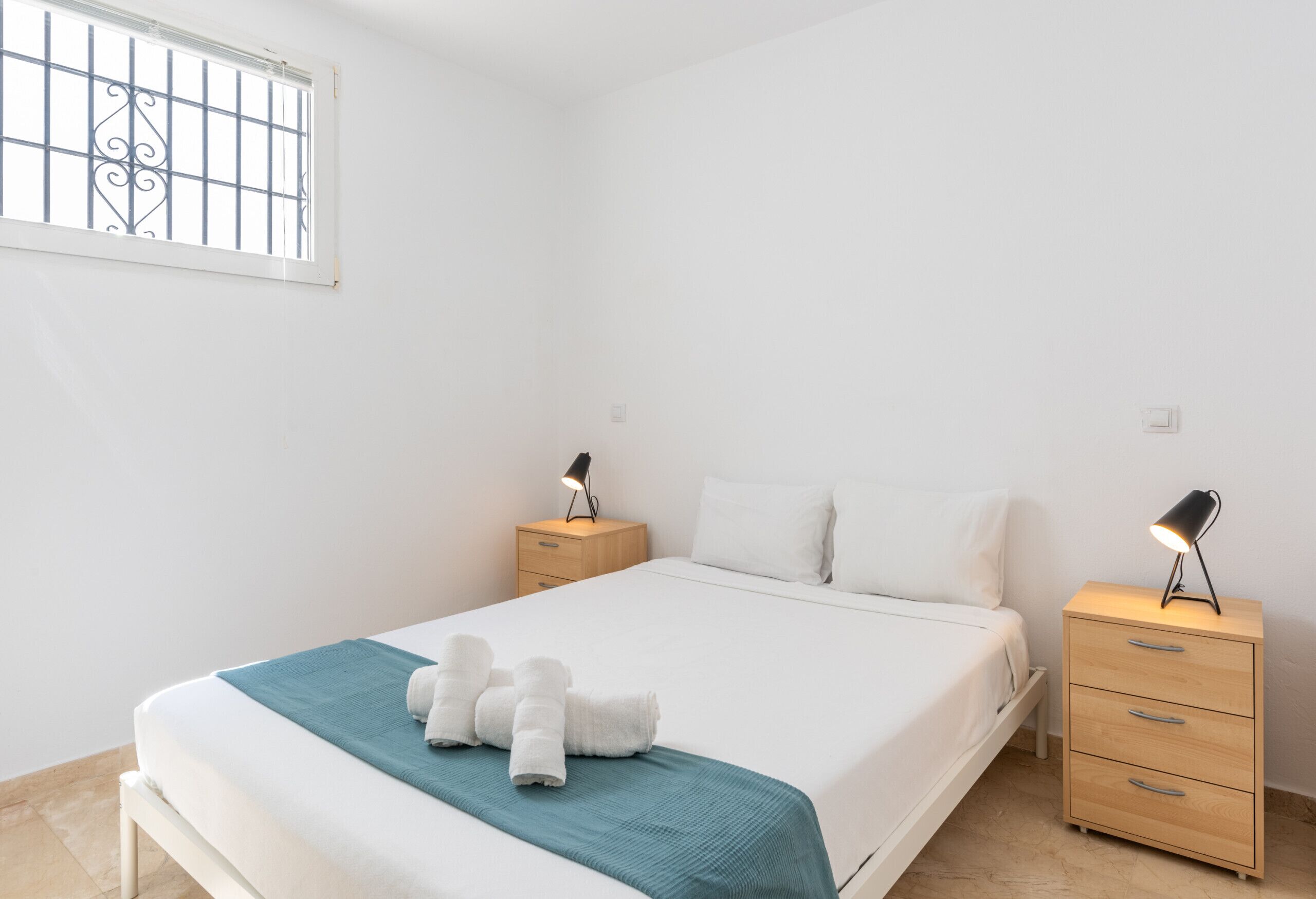 4 chambres, fer et planche à repasser, accès au Wi-Fi (inclus)