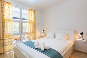 4 bedrooms, iron/ironing board, free WiFi, bed sheets