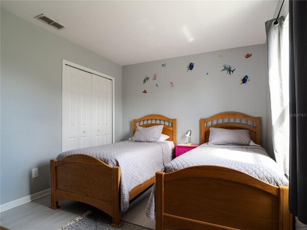 4 slaapkamers, een strijkplank/strijkijzer, wifi, beddengoed