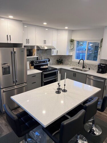 🌟 Stylish, Spacious 3BR WEM, AC — Pet Friendly, Near Top Attractions