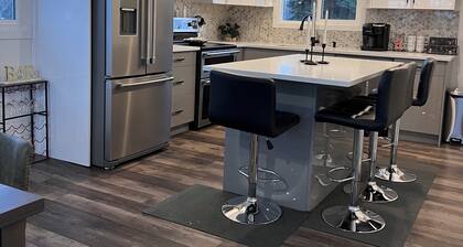 🌟 Stylish, Spacious 3BR WEM, AC — Pet Friendly, Near Top Attractions