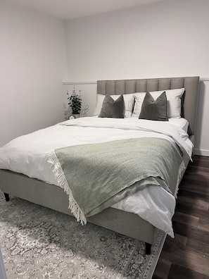 3 bedrooms, in-room safe, desk, iron/ironing board