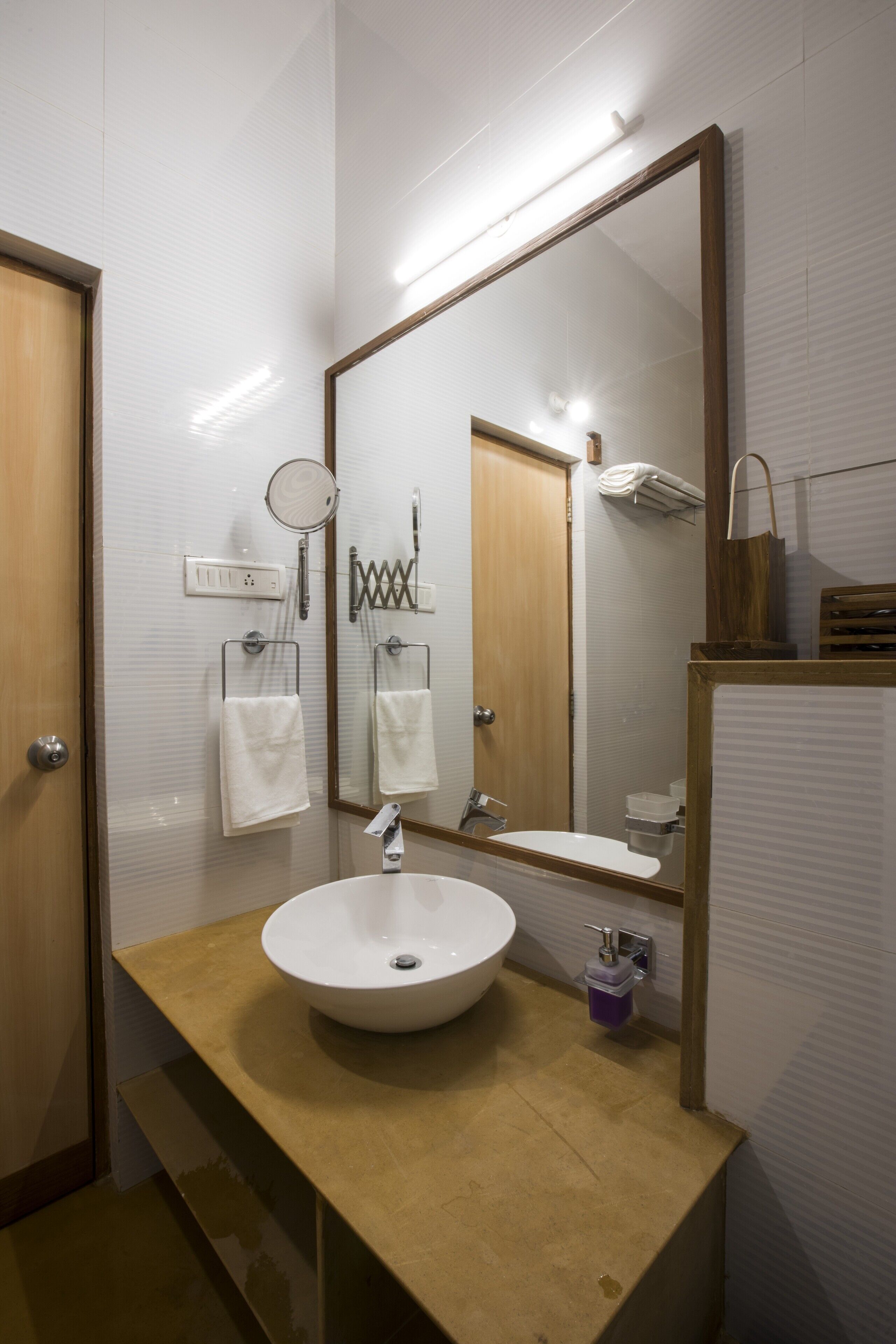 Luxury Double Room | Bathroom | Shower, towels