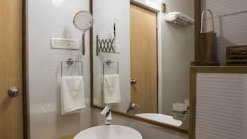 Luxury Double Room | Bathroom | Shower, towels