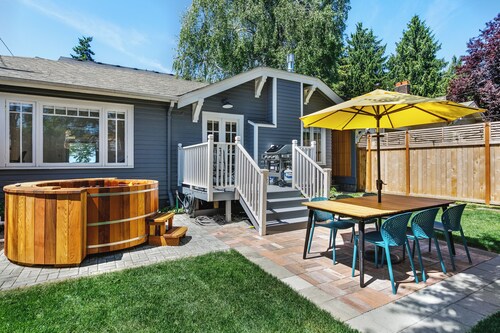 Maple Leaf Craftsman w/ Private Hot Tub, AC, Fenced Yard & Walkable Dining