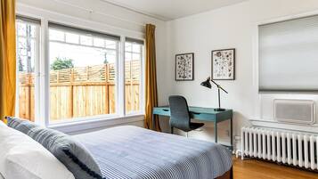 2 bedrooms, desk, iron/ironing board, travel crib