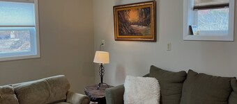 Large independent cottage, walking distance to campus and downtown Columbia