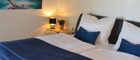 2 chambres, coffre-fort, bureau, fer et planche Ă repasser