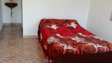 4 bedrooms, bed sheets