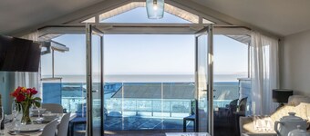 3 Bed pet friendly Beach House with sea views