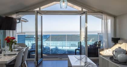 3 Bed pet friendly Beach House with sea views