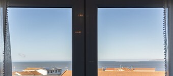 3 Bed pet friendly Beach House with sea views