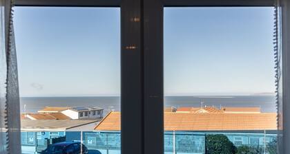 3 Bed pet friendly Beach House with sea views