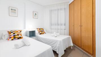 2 chambres, fer et planche à repasser, accès au Wi-Fi (inclus)
