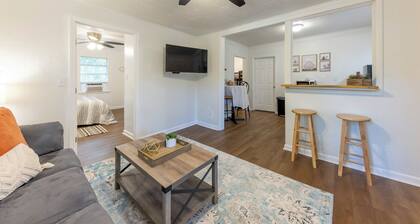 Charming 2-bedroom apartment with AC, WiFi in Benton