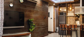 Chic 1BR Retreat: Steps to Rasfannu Beach & Malé’s Best