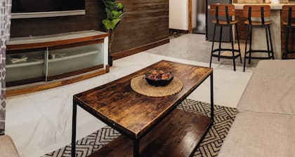 Chic 1BR Retreat: Steps to Rasfannu Beach & Malé’s Best