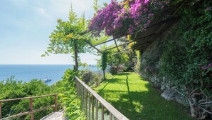 Unclassified image, 2 of 43, button - Villa con piscina privata vista mare by Wonder... (Conca dei Marini)