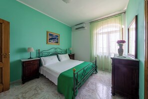 5 chambres, fer et planche à repasser, Wi-Fi gratuit, draps fournis