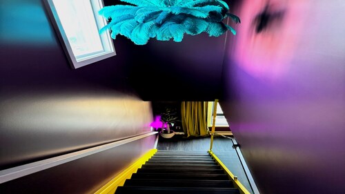 Walk Everywhere • Luxe Downtown Saugatuck Condo• W/Fireplace &Private Patio