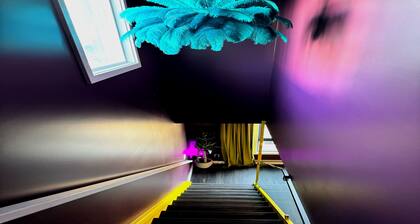 Walk Everywhere • Luxe Downtown Saugatuck Condo• W/Fireplace &Private Patio