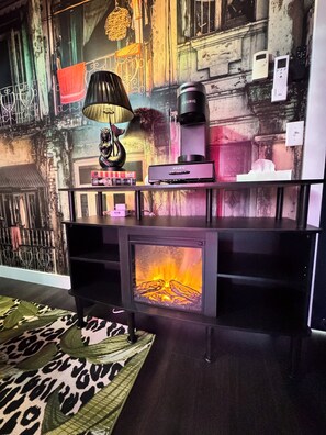 Interior - Havana Hideaway Downtown Saugatuck Walk to everything, Cozy, water view w/deck (Saugatuck)