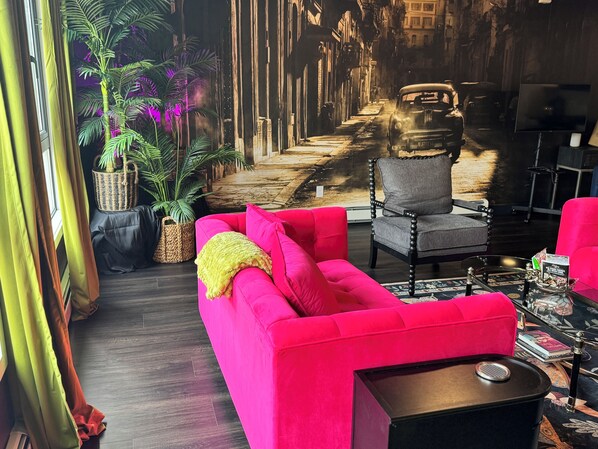 Interior - Havana Hideaway Downtown Saugatuck Walk to everything, Cozy, water view w/deck (Saugatuck)