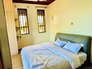 2 bedrooms, iron/ironing board, WiFi, bed sheets