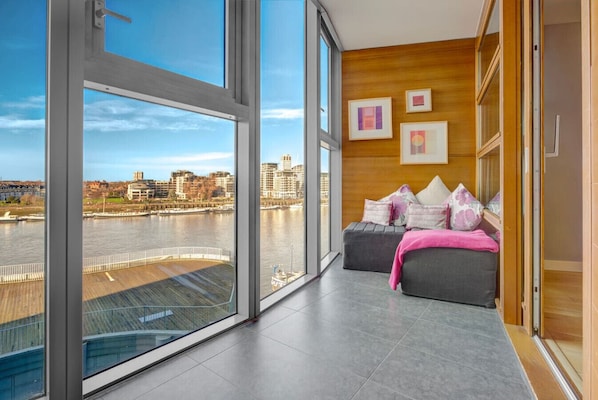 Interior - Stylish 1BR Apt | Calm River View Battersea (Greater London)