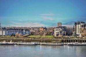 Marina - Stylish 1BR Apt | Calm River View Battersea (Greater London)