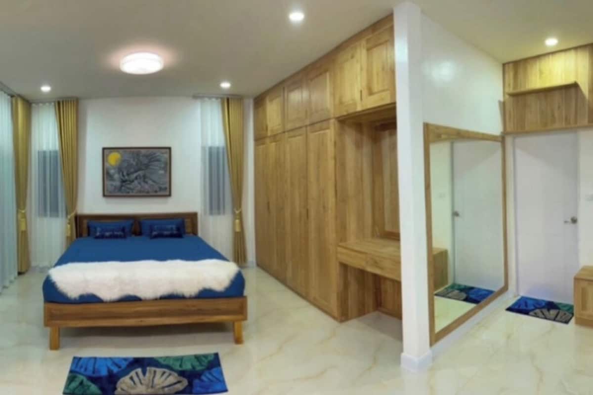 Classic Room, Hill View | In-room safe, blackout drapes, soundproofing, iron/ironing board