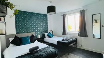 4 bedrooms, iron/ironing board, free WiFi