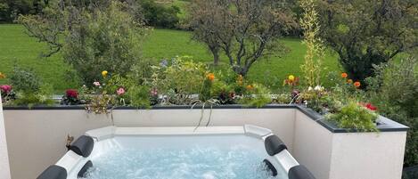 Bain à remous extérieur