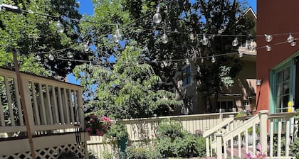Charming 1-bedroom Carriage House in the best neighborhood in Longmont