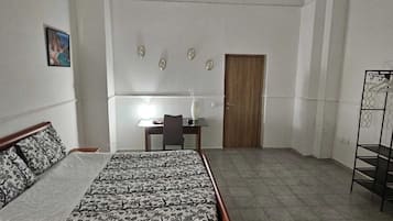 2 Schlafzimmer, Schreibtisch, BĂŒgeleisen/BĂŒgelbrett, Reisekinderbett