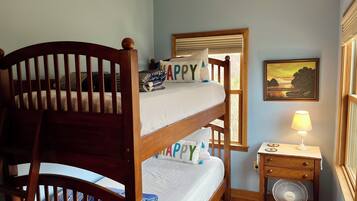3 habitaciones, escritorio, tabla de planchar con plancha y wifi gratis