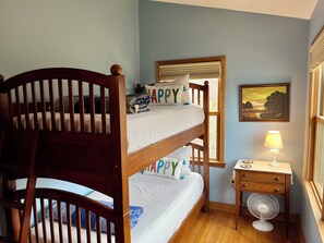 3 bedrooms, desk, iron/ironing board, free WiFi
