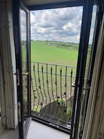 King en-suite Room with Balcony, Countryside View, Non Smoking | Desk, laptop workspace, blackout drapes, free WiFi