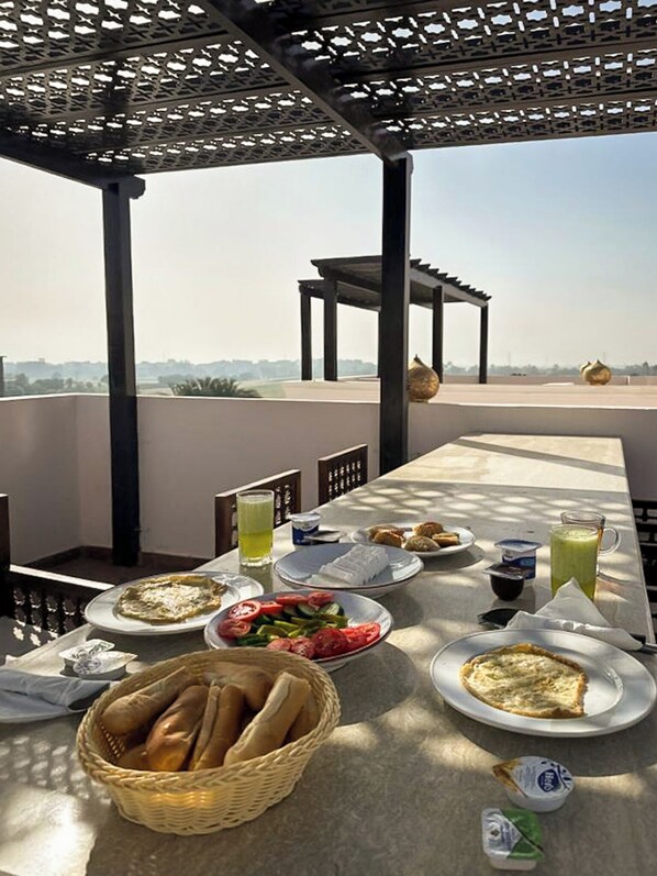 شرفة على السطح