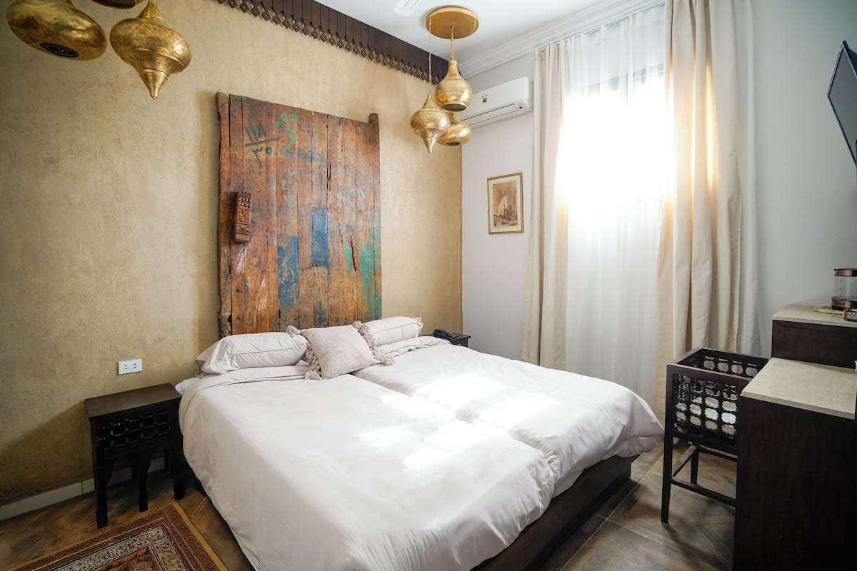 Traditional Double Room | Desk, laptop workspace, iron/ironing board, free WiFi