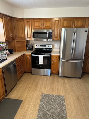 Microwave, oven, stovetop, dishwasher - Remodeled 3-bedroom home in heart of Marion. Super Clean. (Marion)