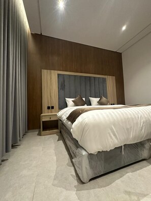 Iron/ironing board, free WiFi, bed sheets