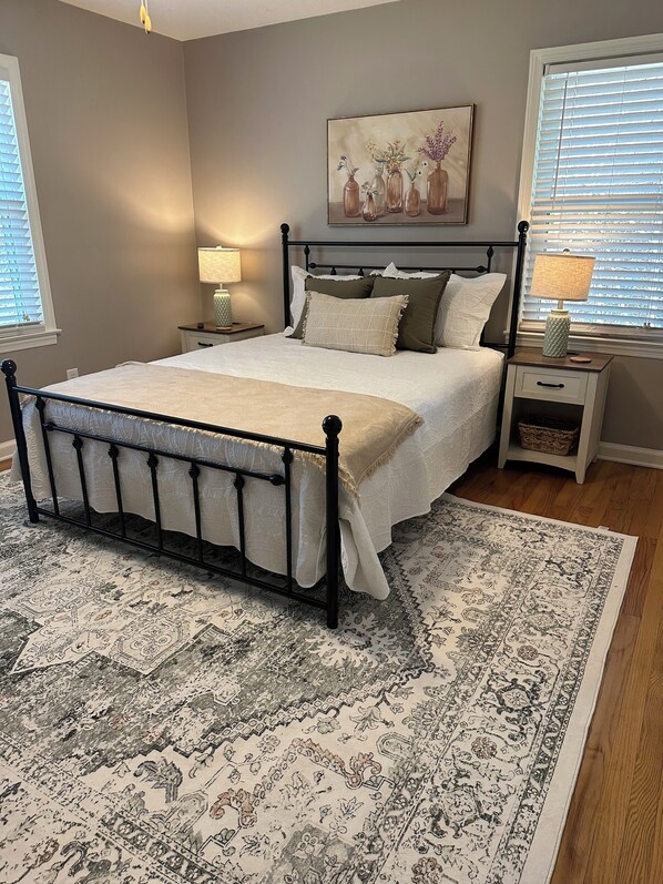 3 bedrooms, desk, iron/ironing board, free WiFi