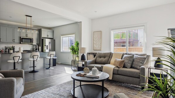 Smart TV, fireplace - Luxurious and Beautiful Home in Barrie (Barrie)