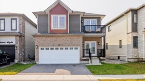 Exterior - Luxurious and Beautiful Home in Barrie (Barrie)