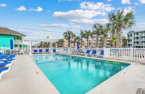 Pool - Charming 2-bedroom condo in marvelous Murrells Inlet near Garden City Pier! (Murrells Inlet)