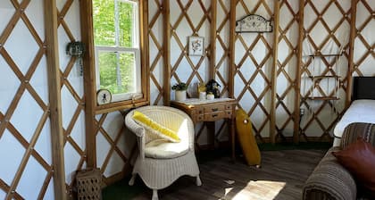 Luxury Yurt in charming Bellaire with Heat/AC