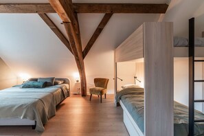 3 bedrooms, desk, iron/ironing board, free WiFi